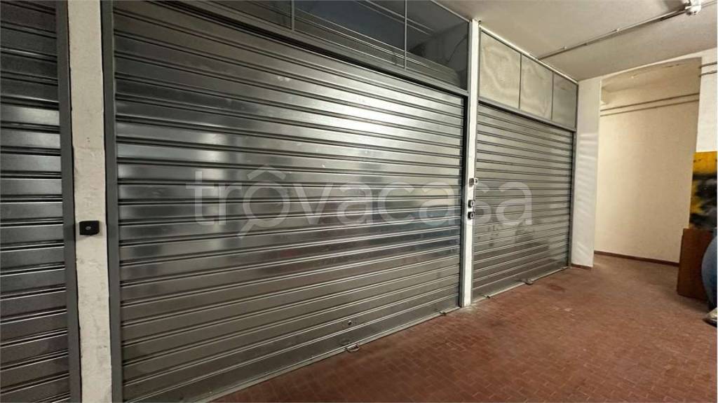locale di sgombero in vendita a Genova in zona Rivarolo