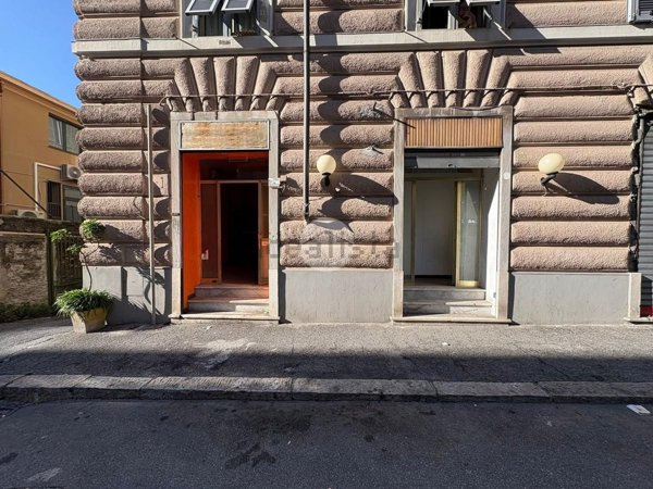 locale commerciale in vendita a Genova in zona Cornigliano