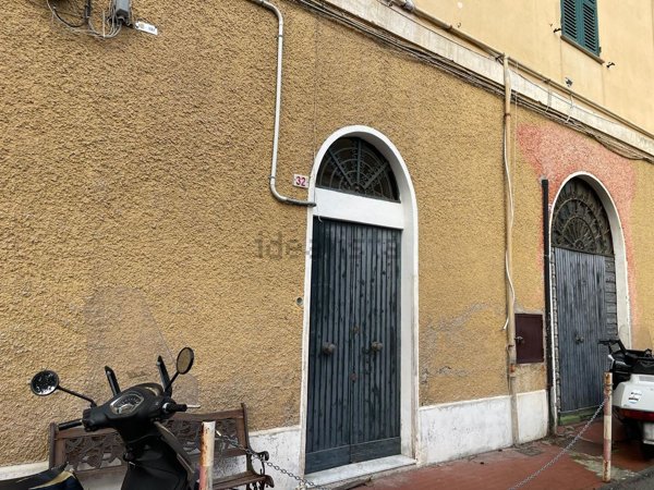 locale di sgombero in vendita a Genova in zona Nervi