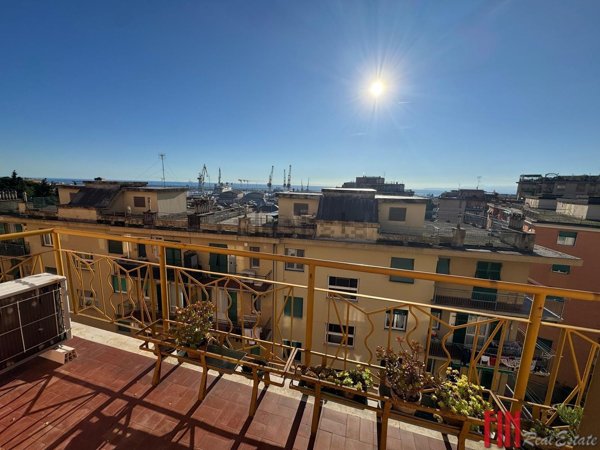 appartamento in vendita a Genova in zona Sestri Ponente