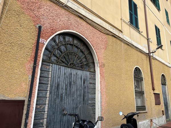 locale di sgombero in vendita a Genova in zona Nervi