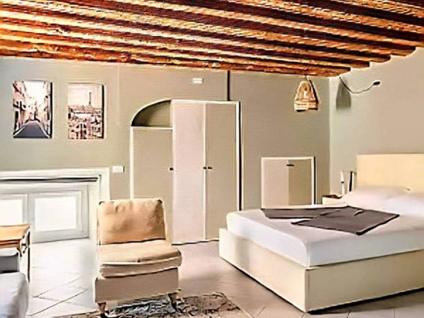 appartamento in vendita a Genova in zona Sottoripa / Maddalena / Molo