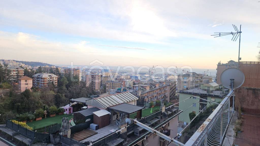 appartamento in vendita a Genova in zona Sestri Ponente
