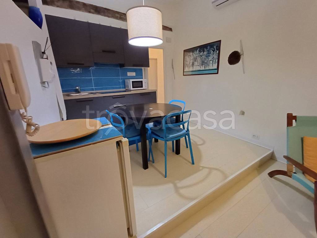 appartamento in vendita a Genova in zona Sottoripa / Maddalena / Molo