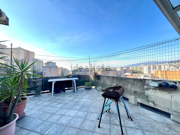 appartamento in vendita a Genova in zona Sestri Ponente