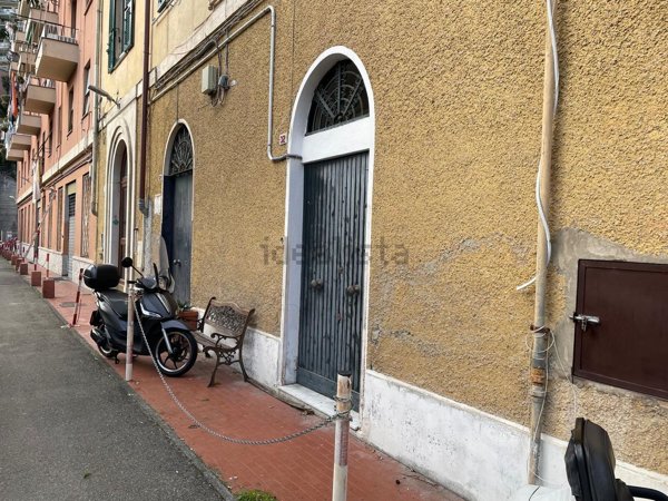 locale di sgombero in vendita a Genova in zona Nervi