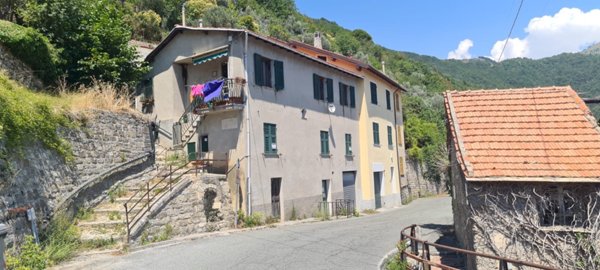 appartamento in vendita a Genova in zona Struppa