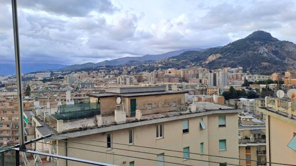 appartamento in vendita a Genova in zona Sestri Ponente