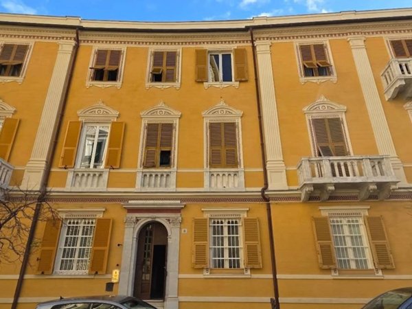 locale commerciale in vendita a Genova