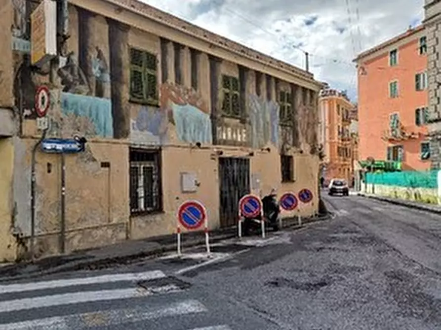 locale commerciale in vendita a Genova