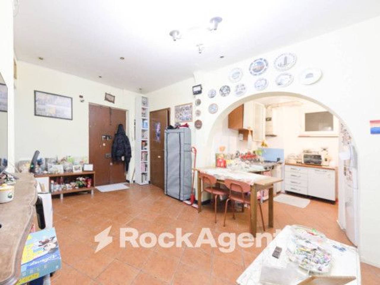 appartamento in vendita a Genova in zona Sottoripa / Maddalena / Molo