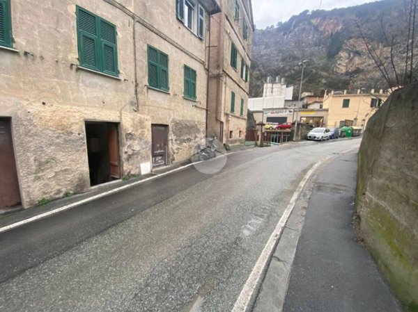 locale di sgombero in vendita a Genova in zona Sestri Ponente