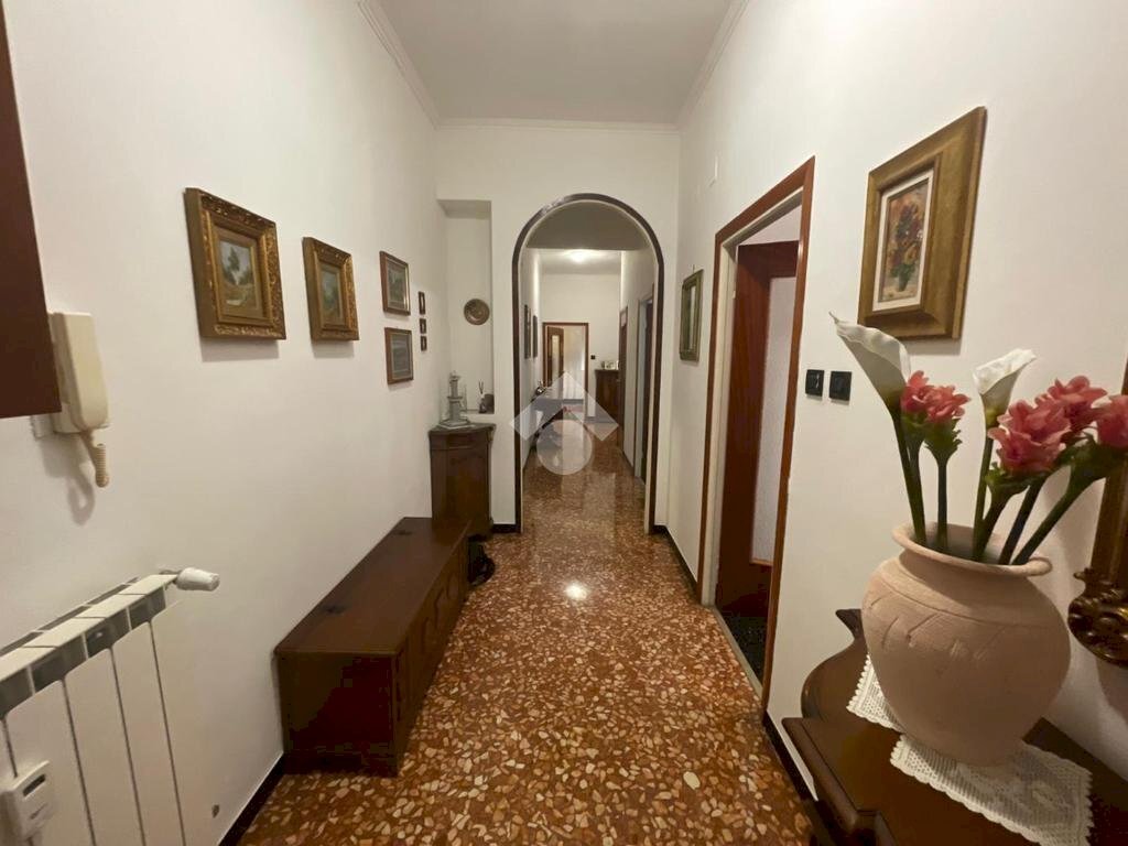 appartamento in vendita a Genova in zona Sestri Ponente