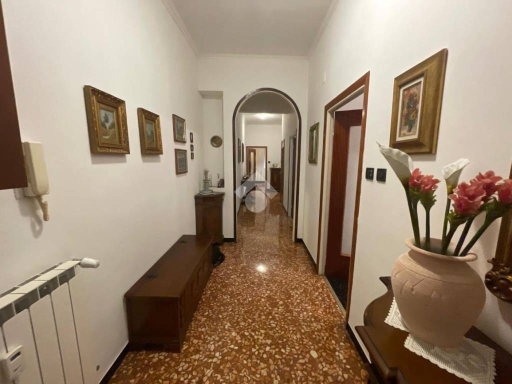 appartamento in vendita a Genova in zona Sestri Ponente