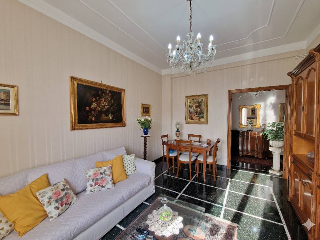 appartamento in vendita a Genova in zona Sestri Ponente