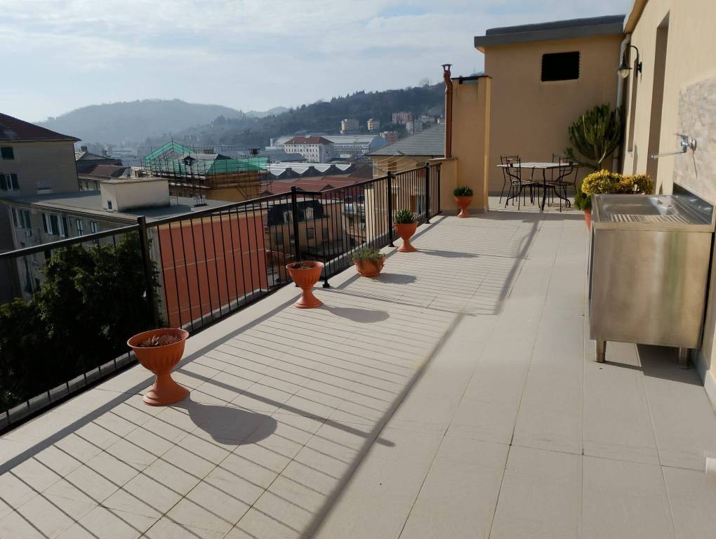 appartamento in vendita a Genova in zona Rivarolo