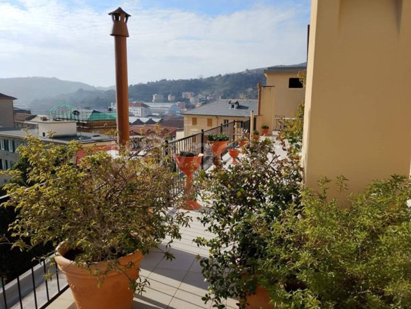 appartamento in vendita a Genova in zona Rivarolo