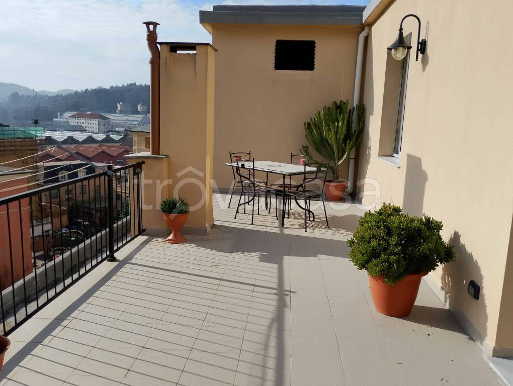 appartamento in vendita a Genova in zona Rivarolo
