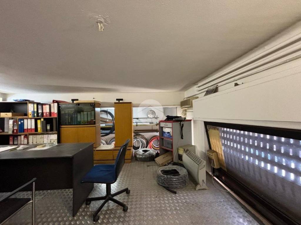 locale di sgombero in vendita a Genova in zona Quezzi