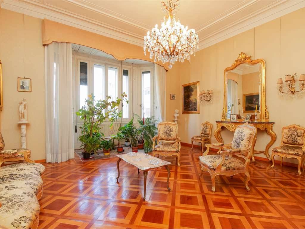 appartamento in vendita a Genova in zona Carignano