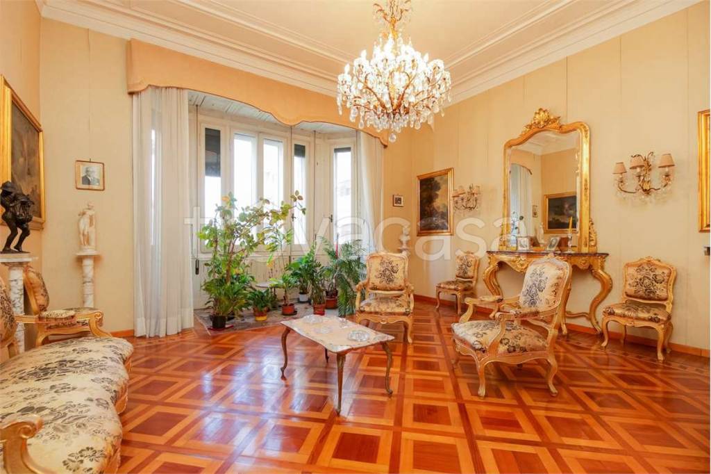 appartamento in vendita a Genova in zona Carignano