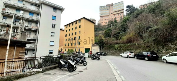 appartamento in vendita a Genova in zona Staglieno