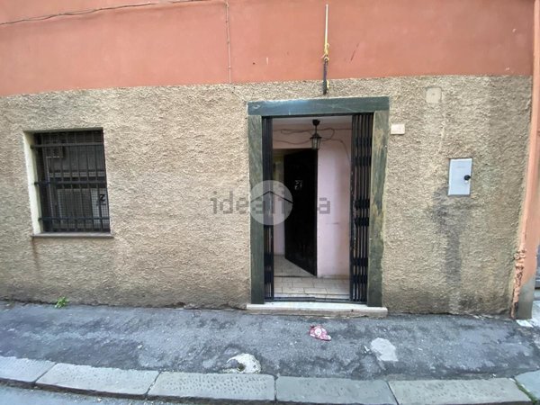 locale commerciale in vendita a Genova in zona Sestri Ponente