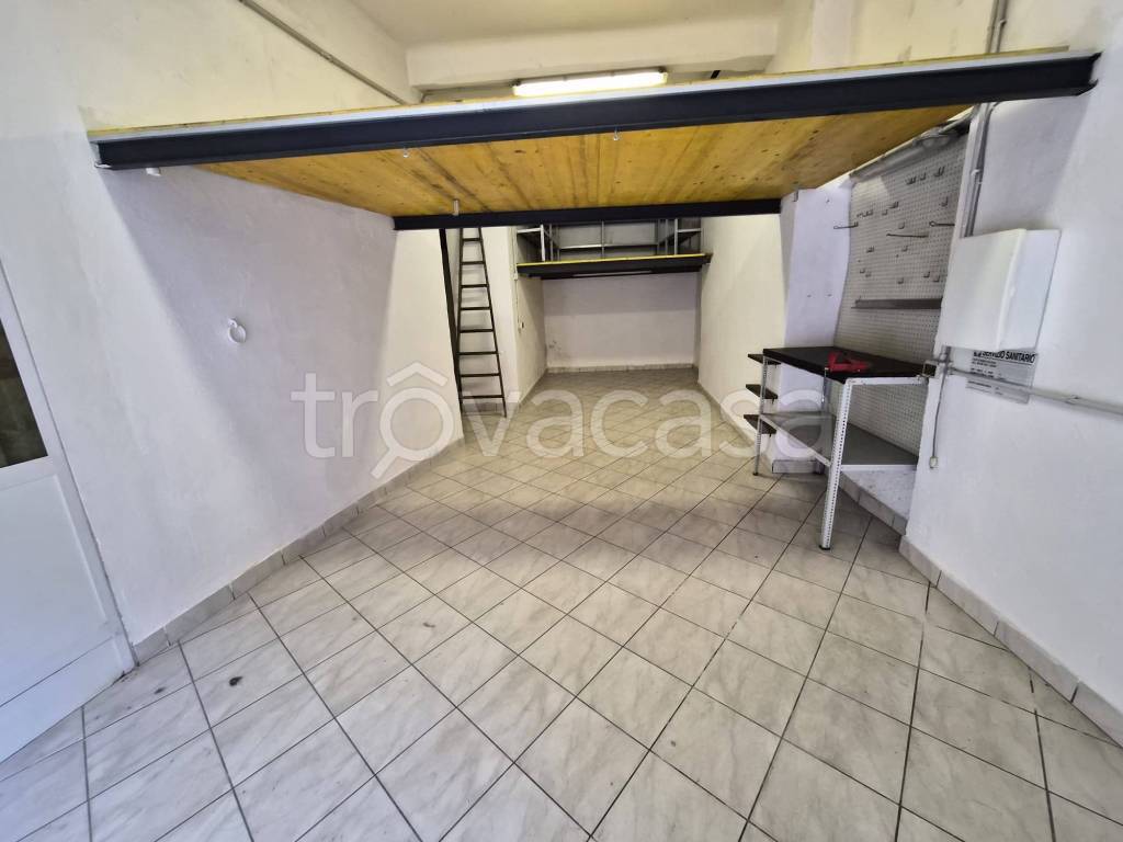 ufficio in vendita a Genova in zona Marassi