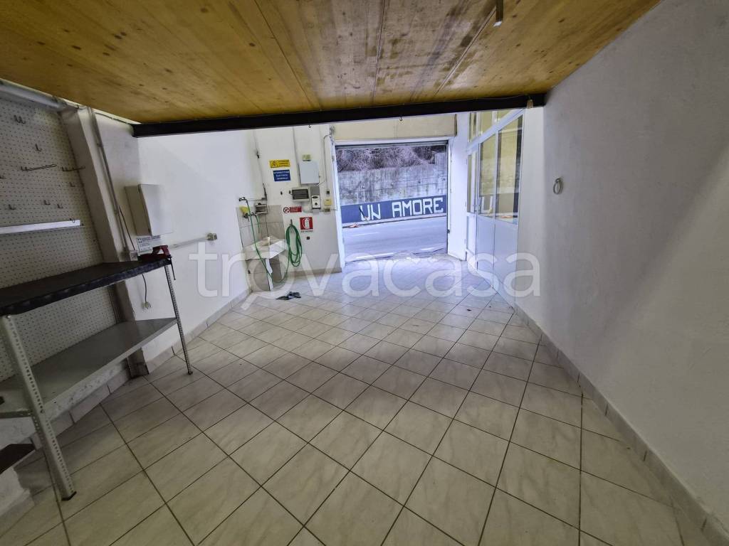 ufficio in vendita a Genova in zona Marassi