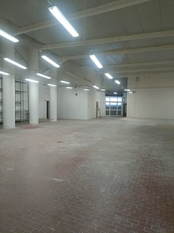 locale di sgombero in vendita a Genova in zona Molassana