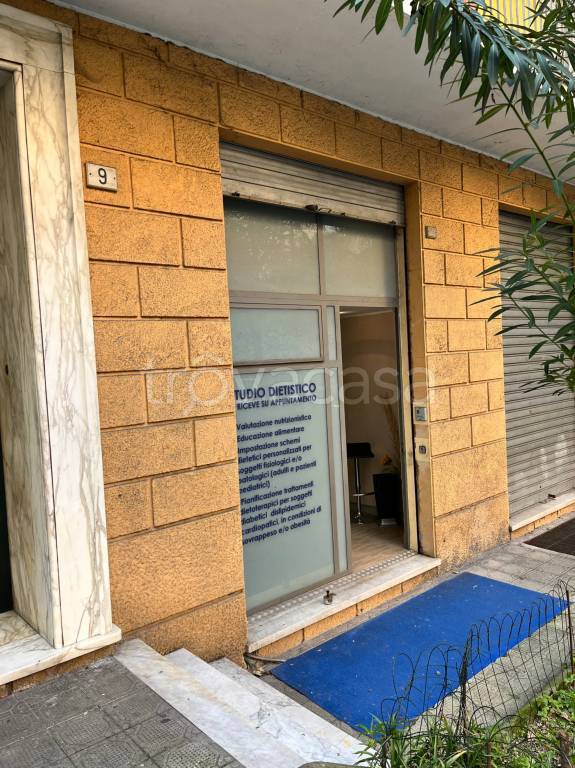 negozio in vendita a Genova in zona Sampierdarena