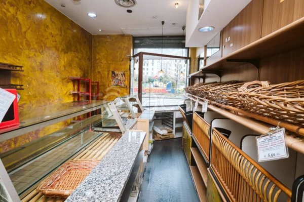 negozio in vendita a Genova in zona Staglieno