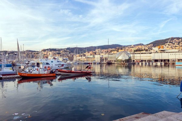 appartamento in vendita a Genova in zona Sottoripa / Maddalena / Molo