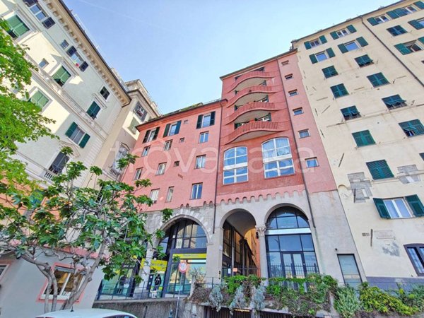 appartamento in vendita a Genova in zona Sottoripa / Maddalena / Molo