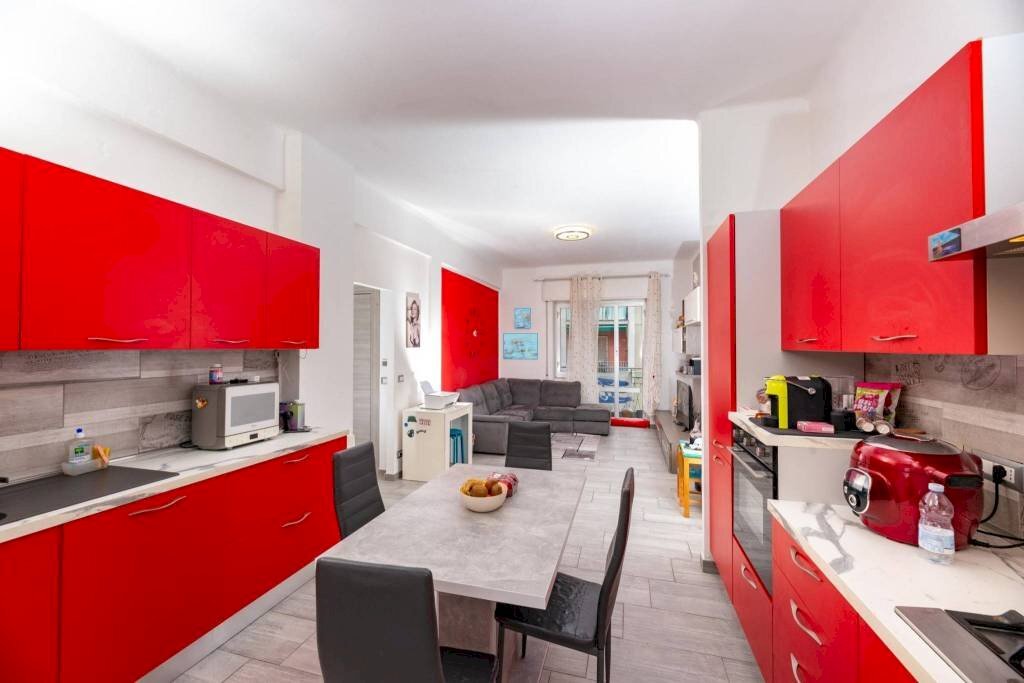 esavano in vendita a Genova in zona Molassana