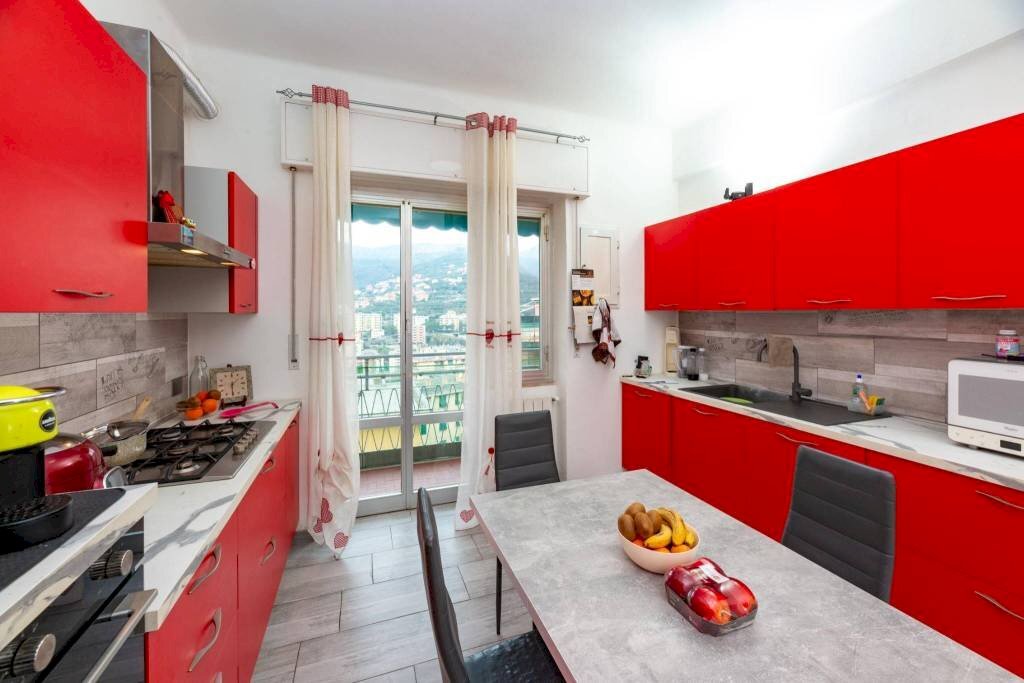 esavano in vendita a Genova in zona Molassana