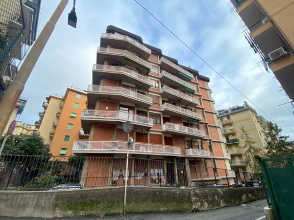 appartamento in vendita a Genova in zona Sestri Ponente