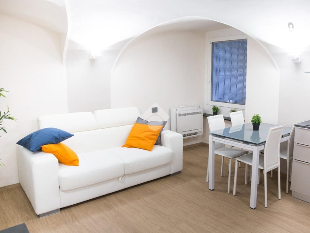 appartamento in vendita a Genova in zona Sottoripa / Maddalena / Molo