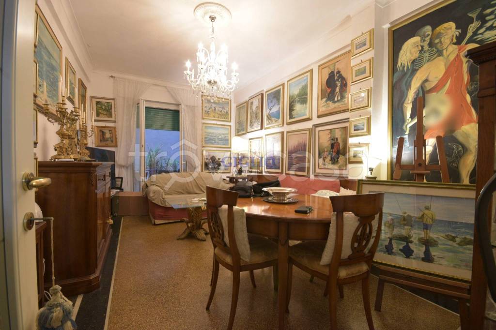 appartamento in vendita a Genova in zona Sottoripa / Maddalena / Molo