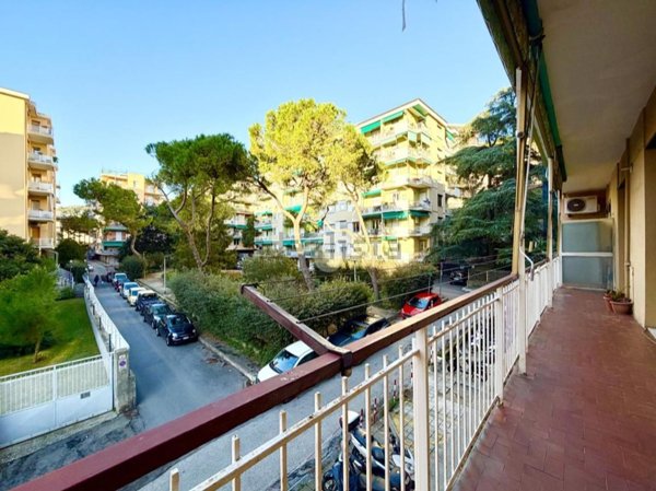 appartamento in vendita a Genova in zona Quarto dei Mille