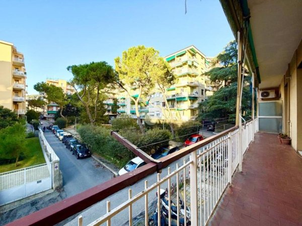 appartamento in vendita a Genova in zona Quarto dei Mille