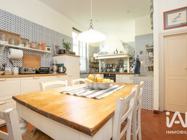 appartamento in vendita a Genova in zona Sottoripa / Maddalena / Molo