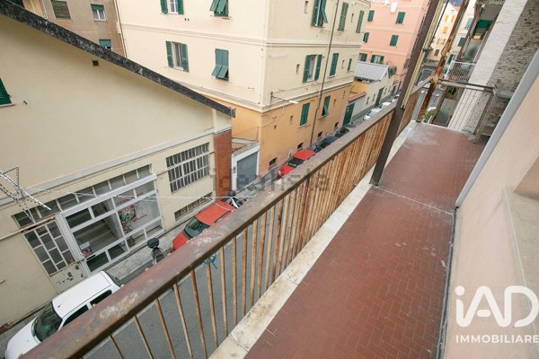 appartamento in vendita a Genova in zona Sestri Ponente