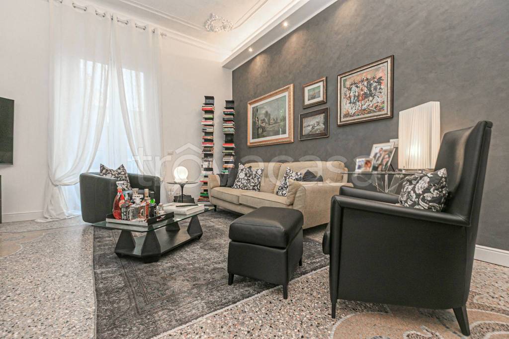 appartamento in vendita a Genova in zona San Vincenzo