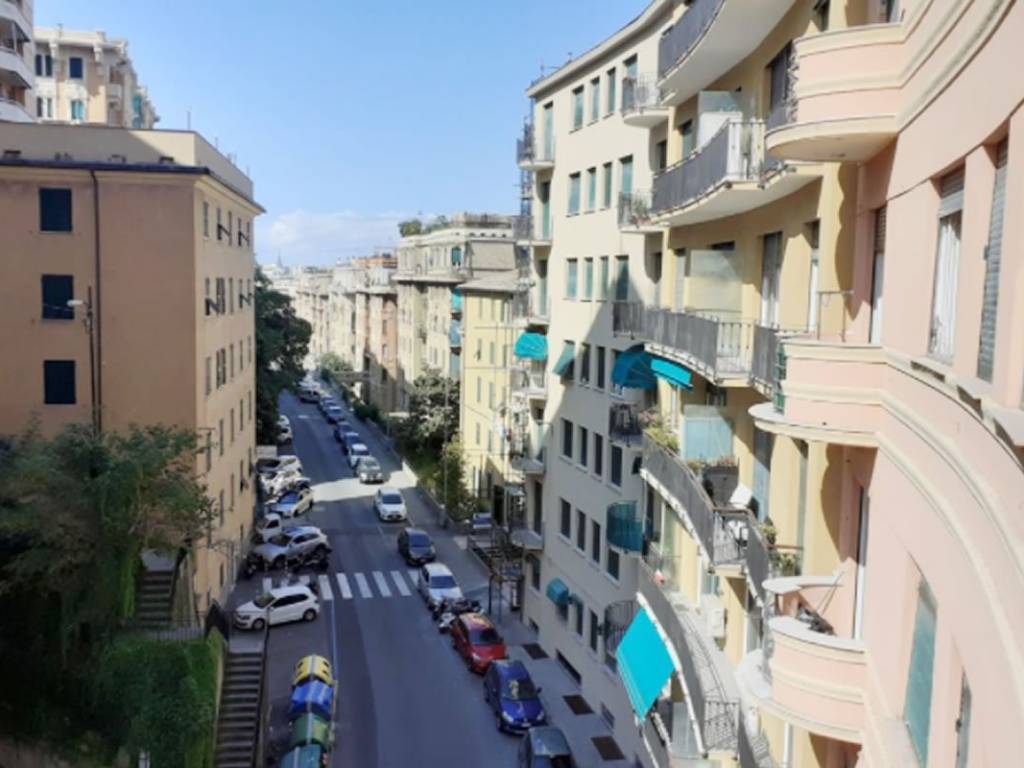 appartamento in vendita a Genova in zona Sturla