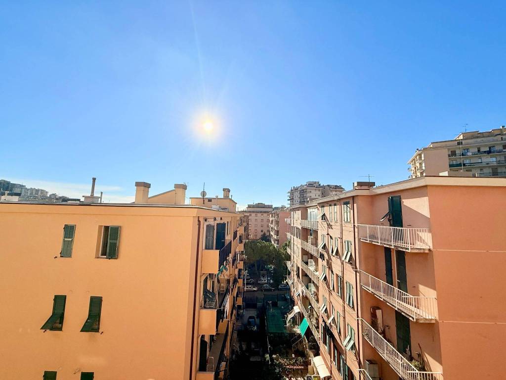 appartamento in vendita a Genova in zona Sestri Ponente