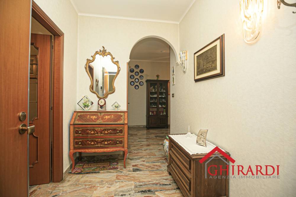 appartamento in vendita a Genova in zona Sestri Ponente