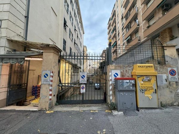 locale di sgombero in vendita a Genova in zona San Fruttuoso