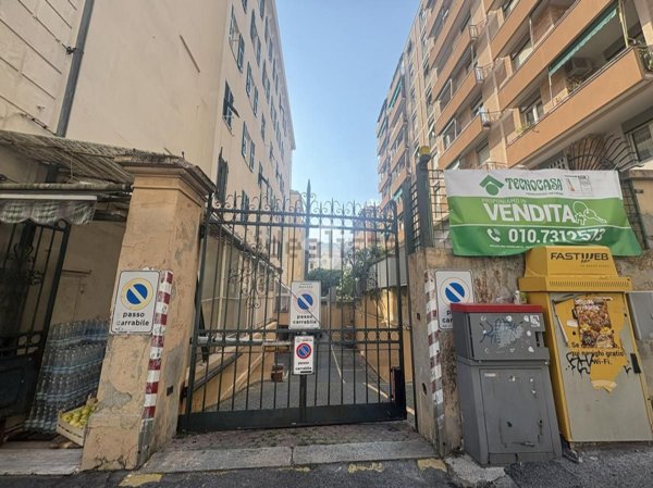 locale di sgombero in vendita a Genova in zona San Fruttuoso