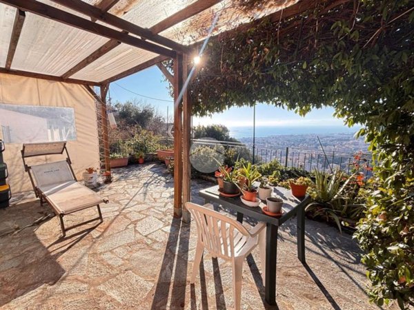 casa semindipendente in vendita a Genova in zona Apparizione